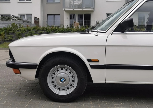 BMW Seria 5 cena 52900 przebieg: 128447, rok produkcji 1983 z Gdynia małe 742